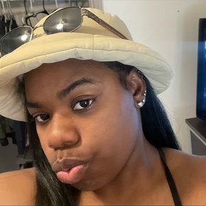 Meet your Posher, Molly